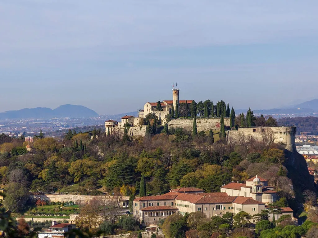 Il Ruolo Cruciale delle Locazioni Turistiche a Brescia e Oltre